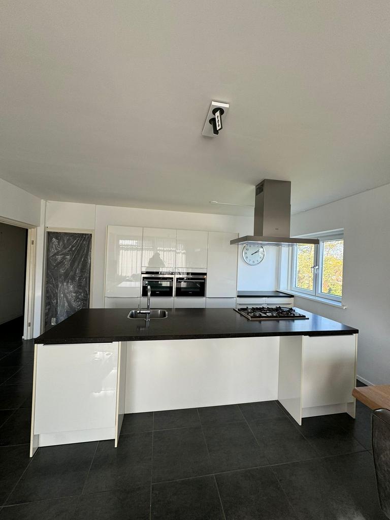 Foto 3 van Compleet Net Modern Kookeiland + Siemens + GEDEMONTEERD