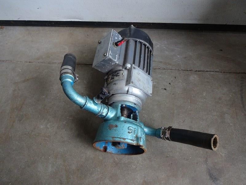 24 Volt elektromotor 0,33 pk met defecte waterpomp, Doe-het-zelf en Verbouw, Motoren, Ophalen, Gebruikt, Elektromotor, 1800 rpm of meer