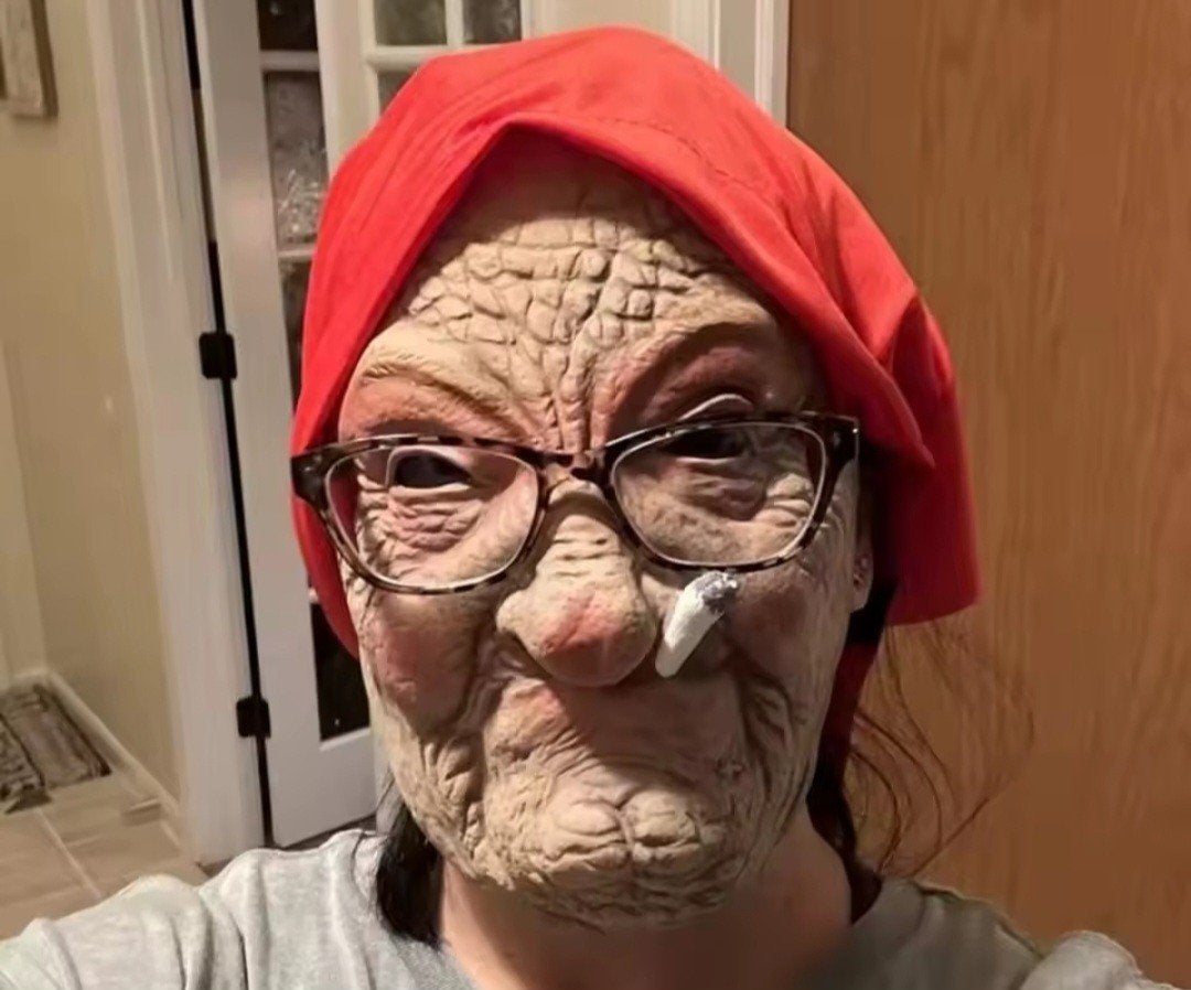 Masker Oude Rokende Vrouw, Verzenden, Nieuw