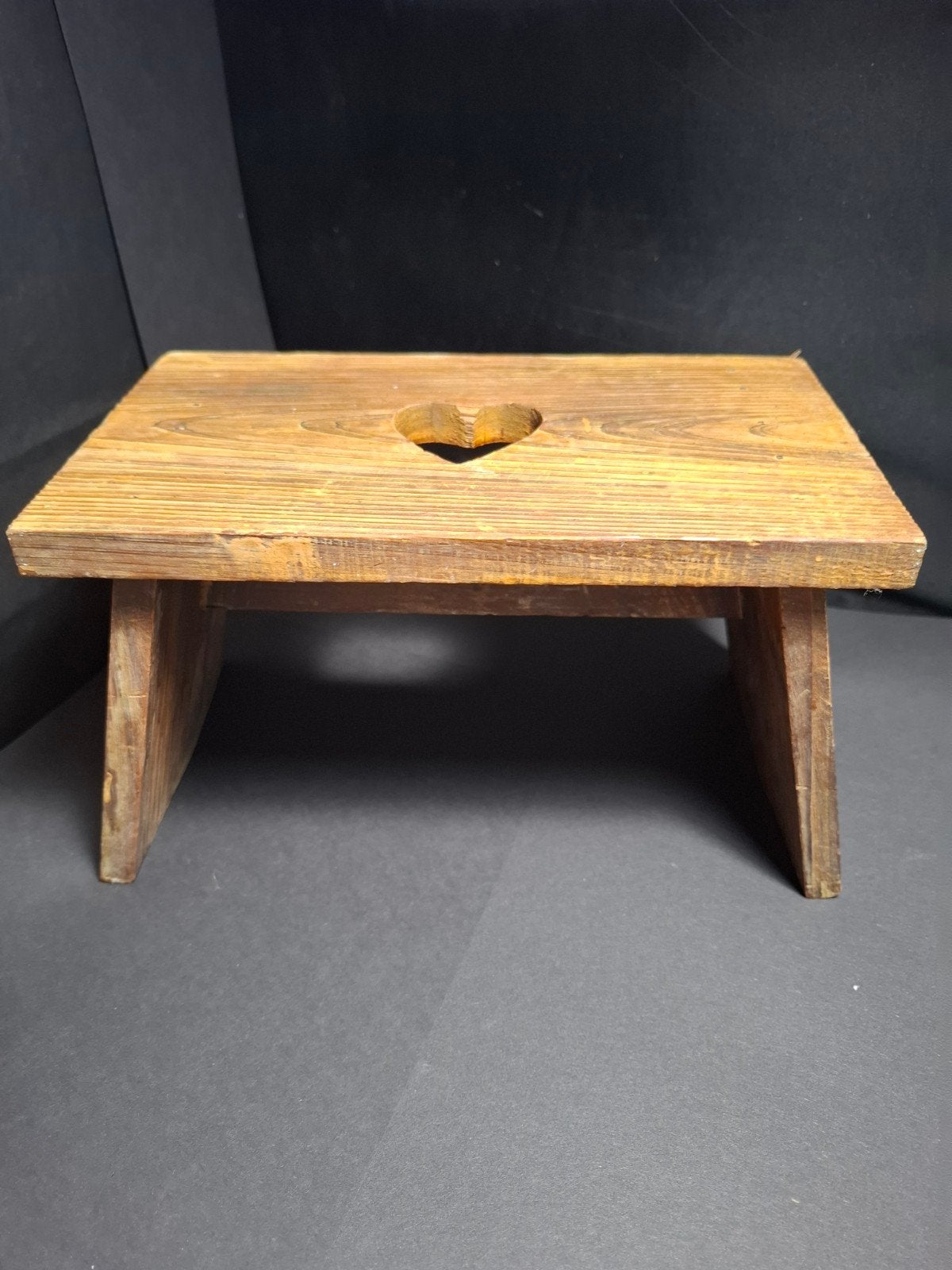 Houten krukje met hartuitsparing - B26xD13xH15 cm, Ophalen of Verzenden, Gebruikt, Hout