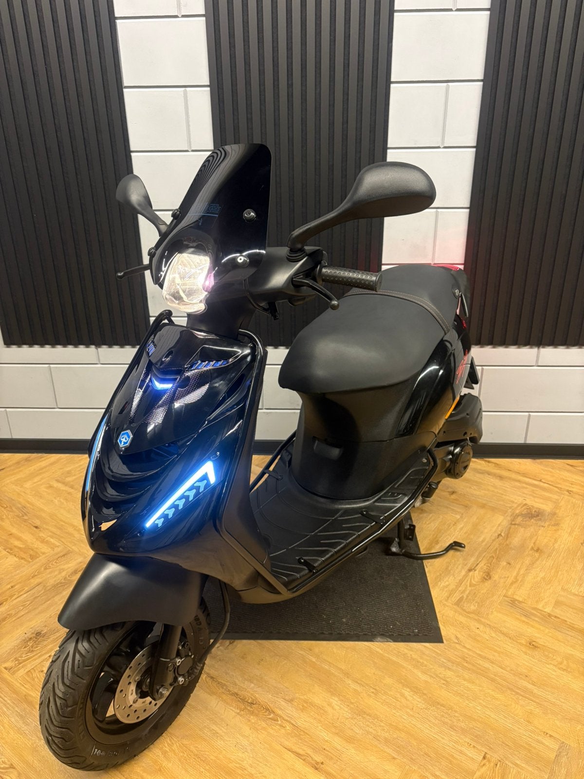 PIAGGIO ZIP 4T 3V BROM 2018 FULL OPTION GLANS ZWART, Fietsen en Brommers, Scooters | Piaggio, Maximaal 45 km/u, Zip, Ophalen of Verzenden