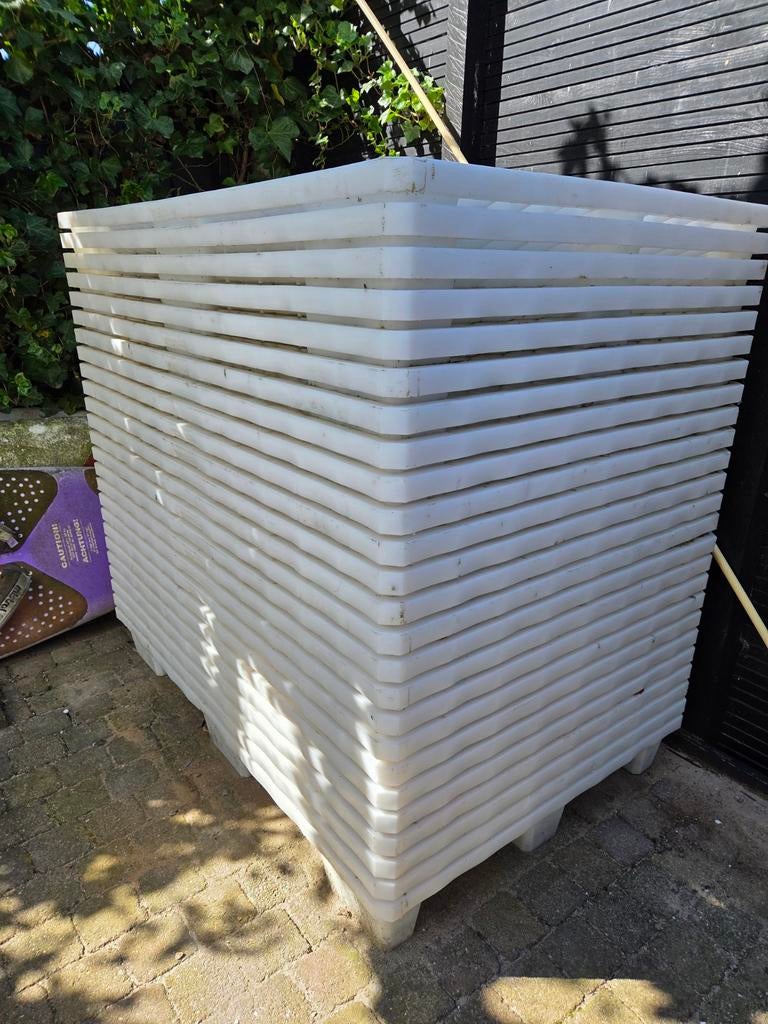 25x Kunststof en stapelbare pallets, Caravans en Kamperen, Ophalen