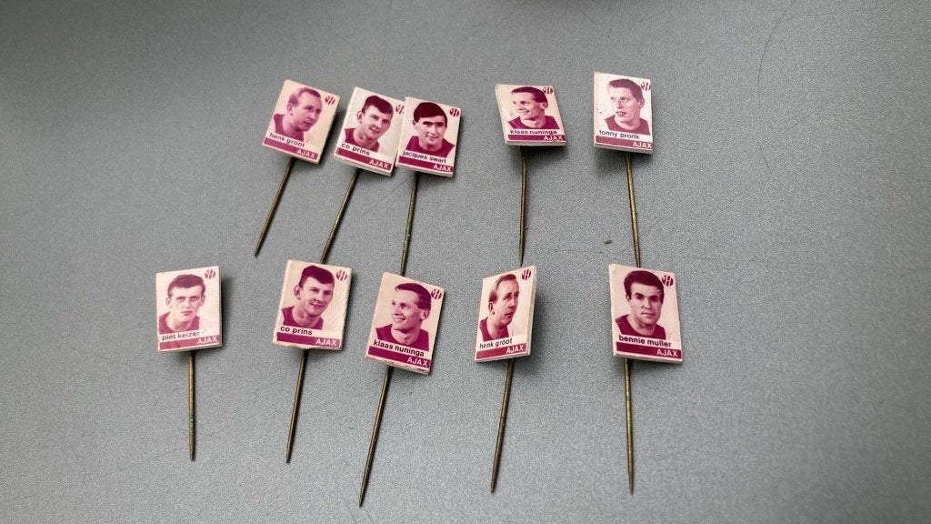 Nostalgie Ajax voetbal speldjes, Ophalen, Zo goed als nieuw, Sport, Speldje of Pin