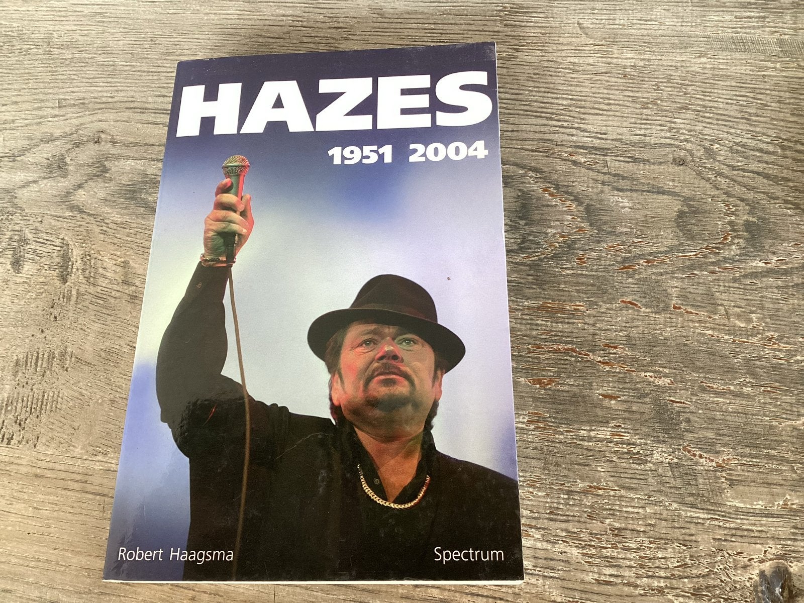 Boek Hazes 1951-2004 door Robert Haagsma, Ophalen of Verzenden, Gelezen, Artiest