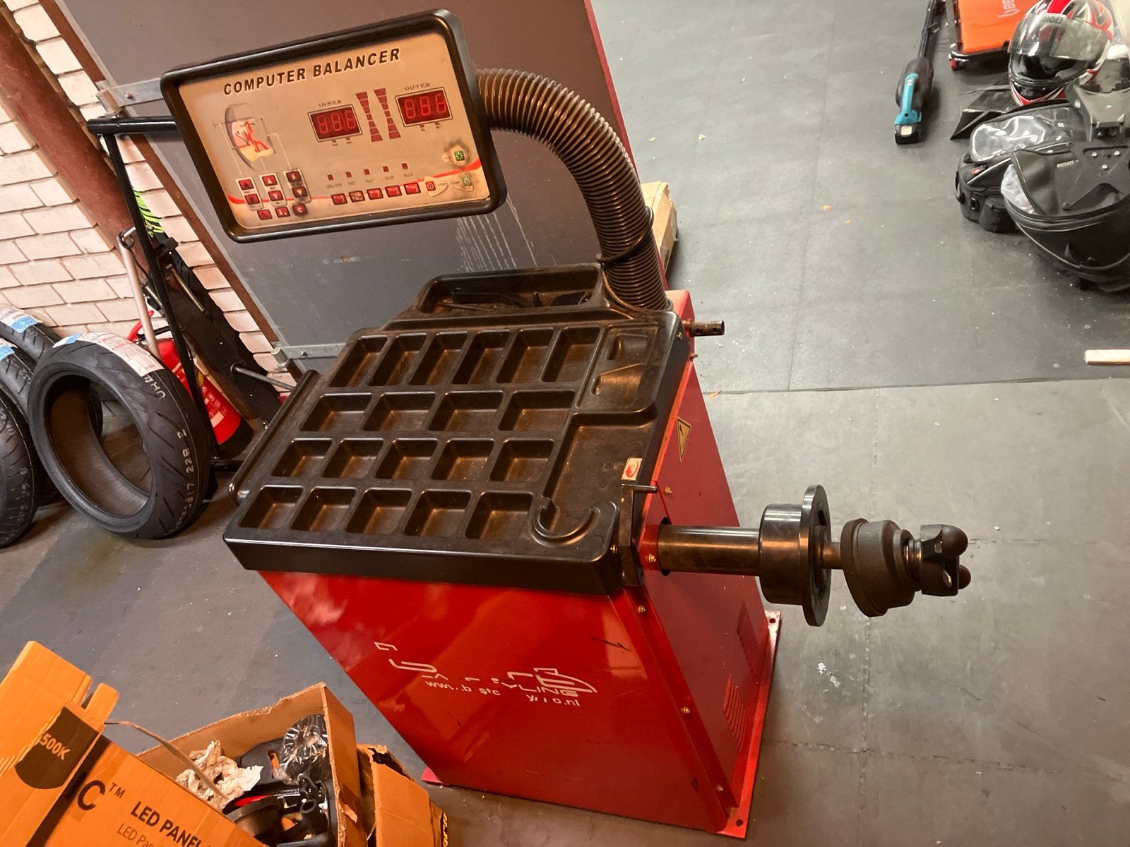 Defect , Computer Balancer - Banden Balanceerapparaat, Ophalen, Gebruikt, Info@hoevemotoren.nl, 7711cm
