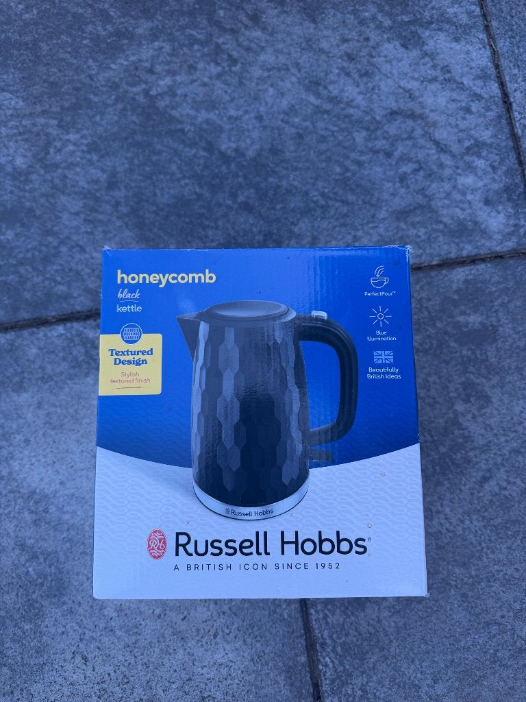 Russell Hobbs Honeycomb Zwarte Waterkoker, 1 tot 2 liter, Ophalen of Verzenden, Nieuw, Draadloos