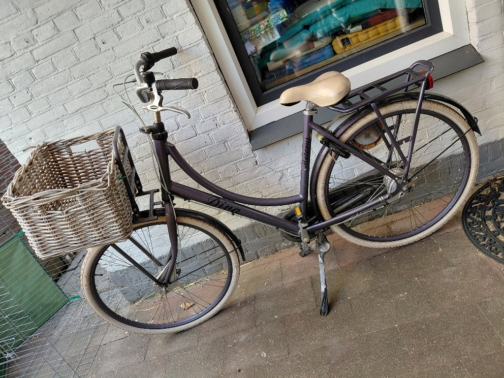 Zeer degelijke paarse batavus diva fiets 28 inch, Fietsen en Brommers, Fietsen | Dames | Damesfietsen, Ophalen, Gebruikt, Versnellingen