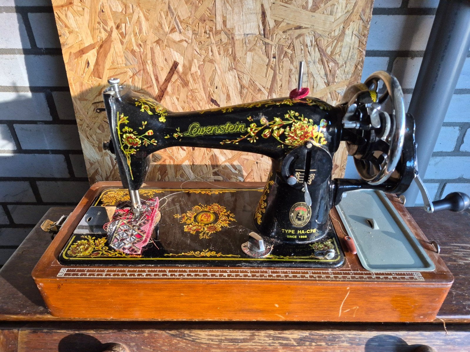 Goed werkende Lewenstein handnaaimachine (Oma's tijd), Hobby en Vrije tijd, Ophalen, Gebruikt, Naaimachine, Lewenstein