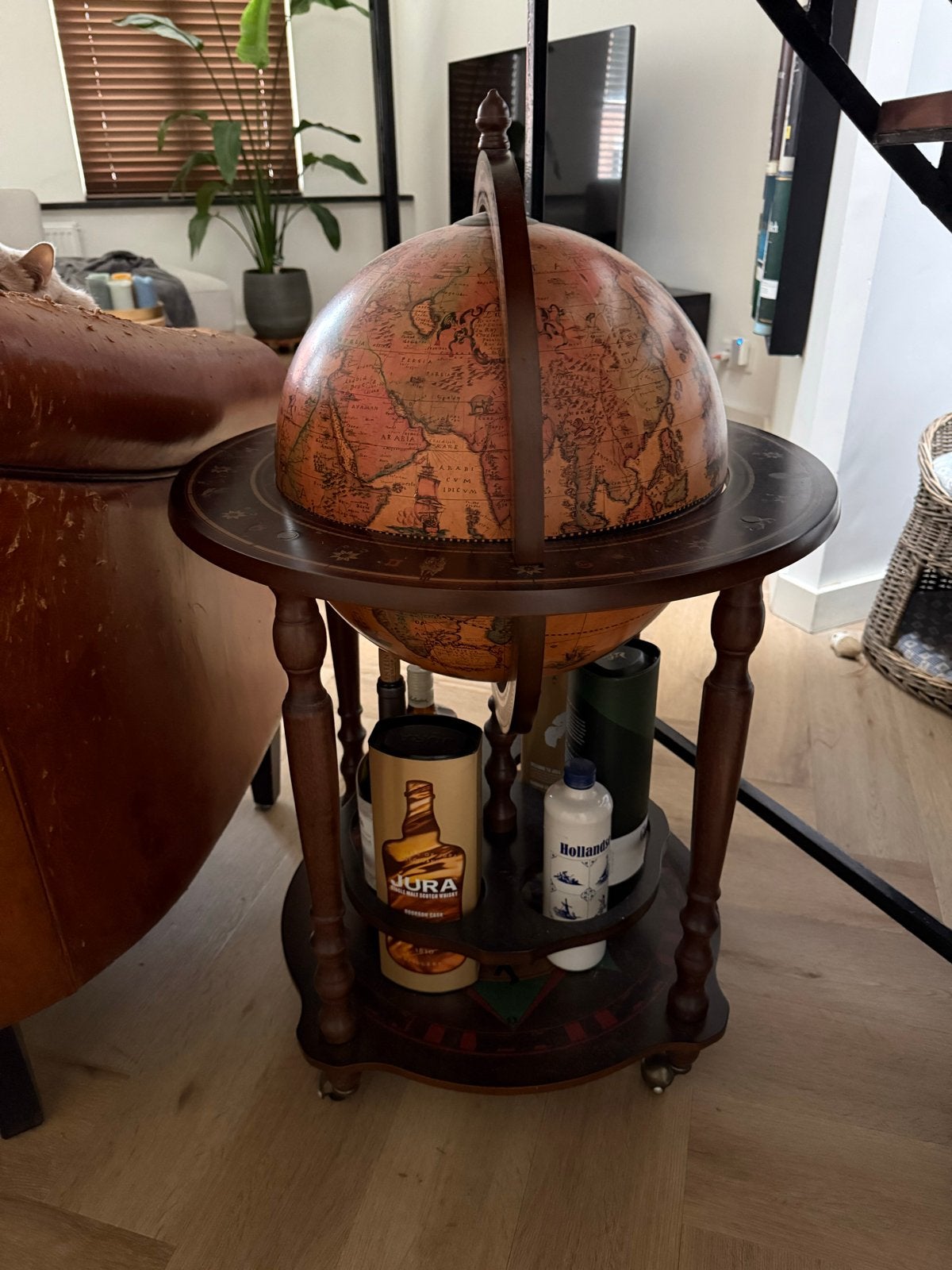 Antieke wereldbol bar op wielen, Antiek en Kunst, Ophalen