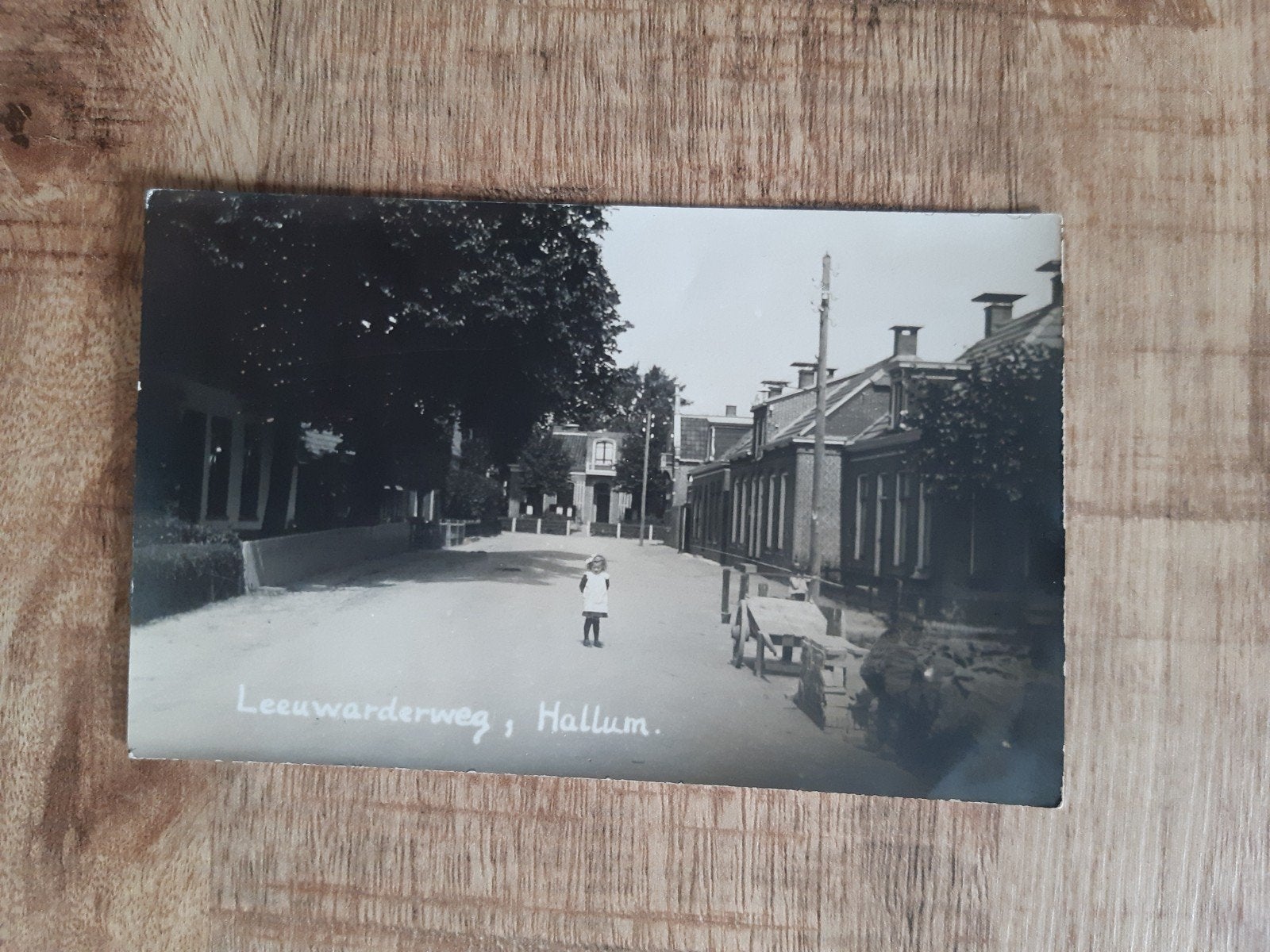Ansichtkaart Hallum Leeuwarderweg ongelopen, Ophalen of Verzenden