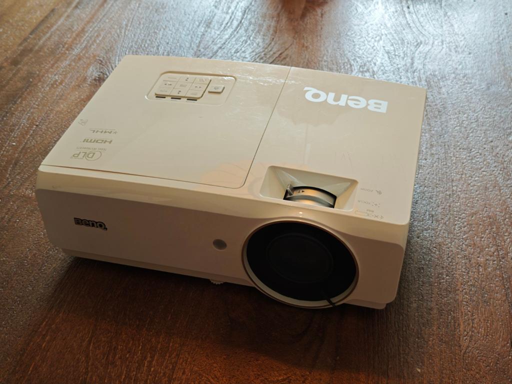 BenQ MH741 Full HD Beamer met 4000 ansilumen!! Maar 75uur., Audio, Tv en Foto, Beamers, Ophalen of Verzenden, DLP, Full HD (1080)