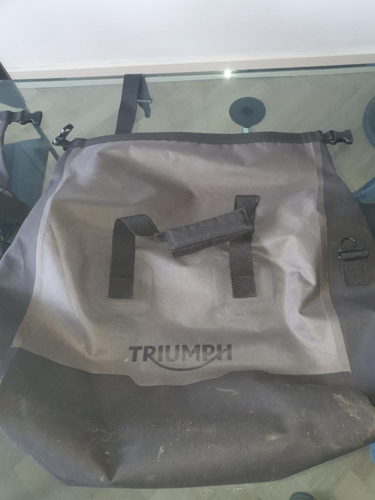 Triumph 2 waterdichte tassen - 42x40 cm, Motoren, Ophalen of Verzenden