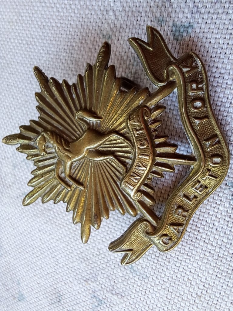 Ww2 Canada cap badge, Ophalen of Verzenden, Landmacht, Overige gebieden, Embleem of Badge