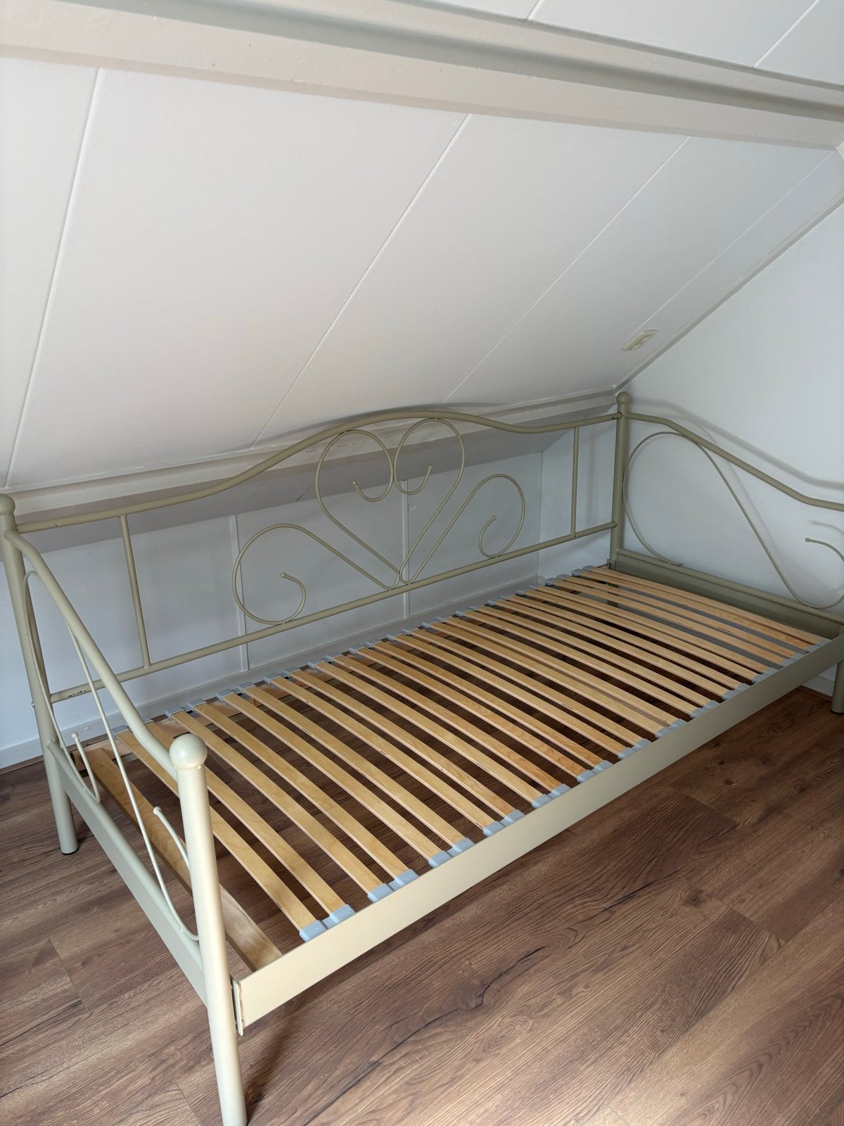 Eenpersoons spijlenbed beige met lattenbodem, Huis en Inrichting, Slaapkamer | Bedden, Ophalen, Gebruikt, 90 cm, Eenpersoons