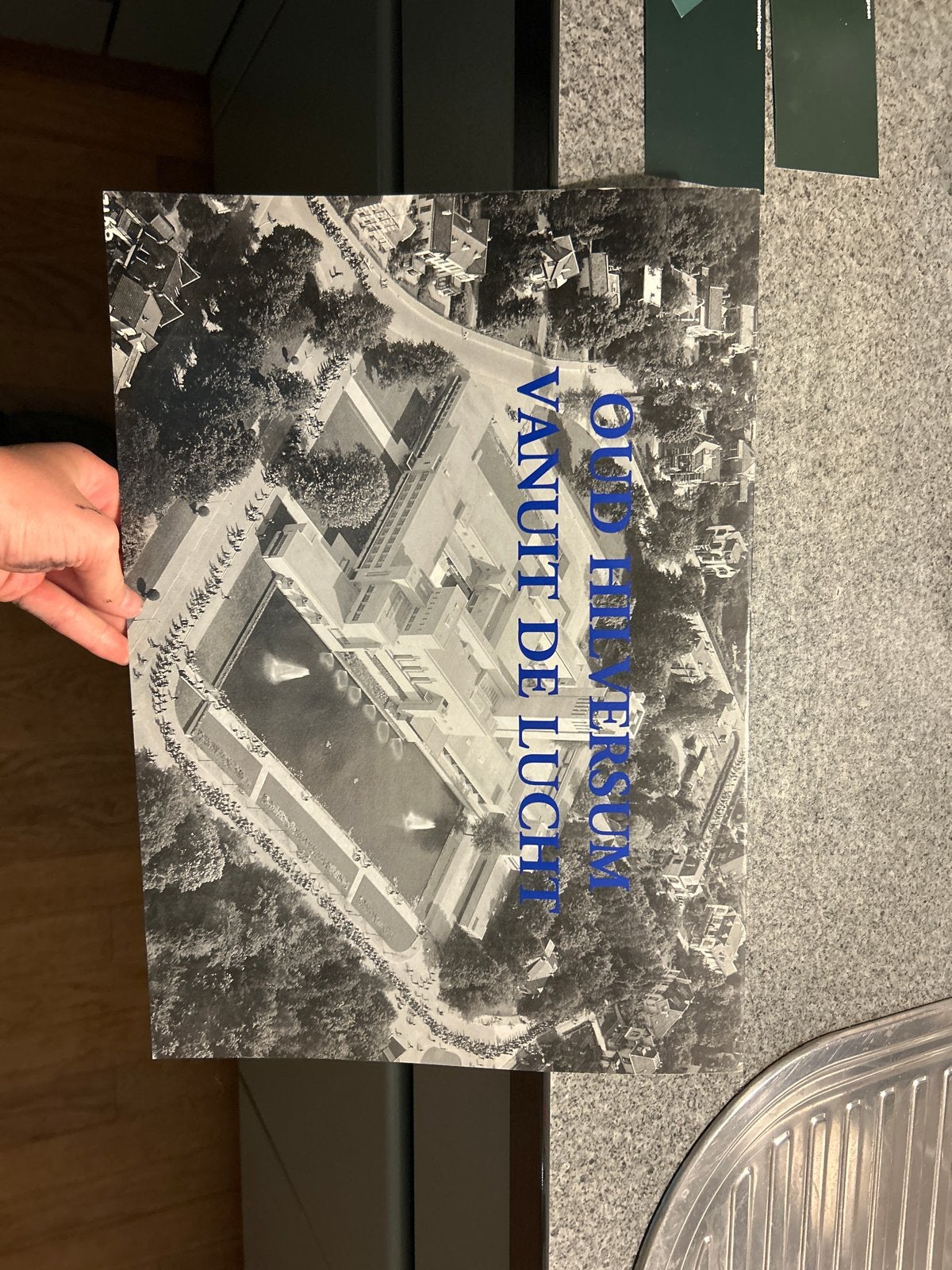 Oud Hilversum Vanuit De Lucht - Boek met luchtfoto's, Ophalen, 20e eeuw of later, Zo goed als nieuw