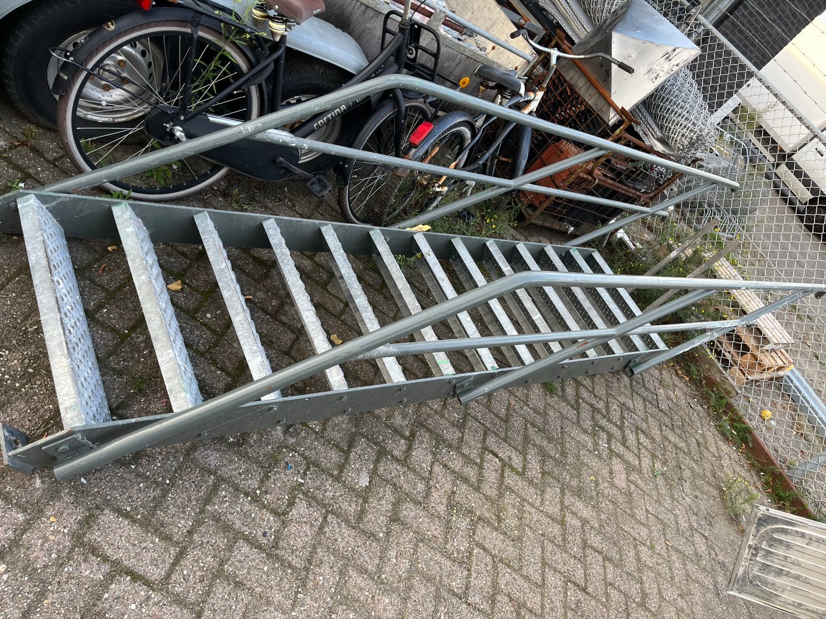 Buiten & Binnen Trap Metaal, Doe-het-zelf en Verbouw, Ophalen, Gebruikt, Trap, 2 tot 4 meter
