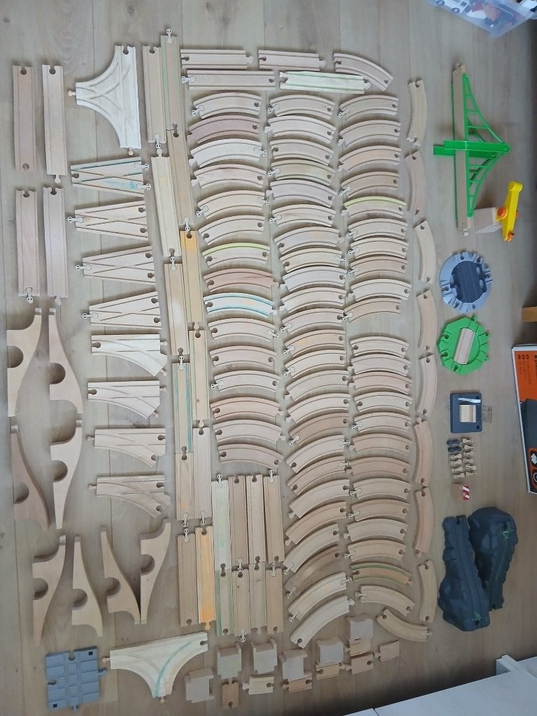 Grote collectie houten treinbaan en treintjes (Brio/Ikea), Ophalen, Gebruikt, Rij- of Hobbelspeelgoed