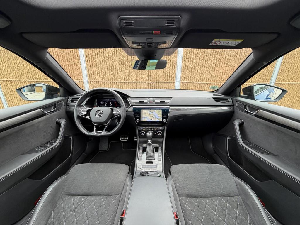 Skoda Superb Combi 1.4 TSI iV Sportline Automaat | Panoramad, Auto's, Skoda, Gebruikt, Euro 6, 4 cilinders, Blauw