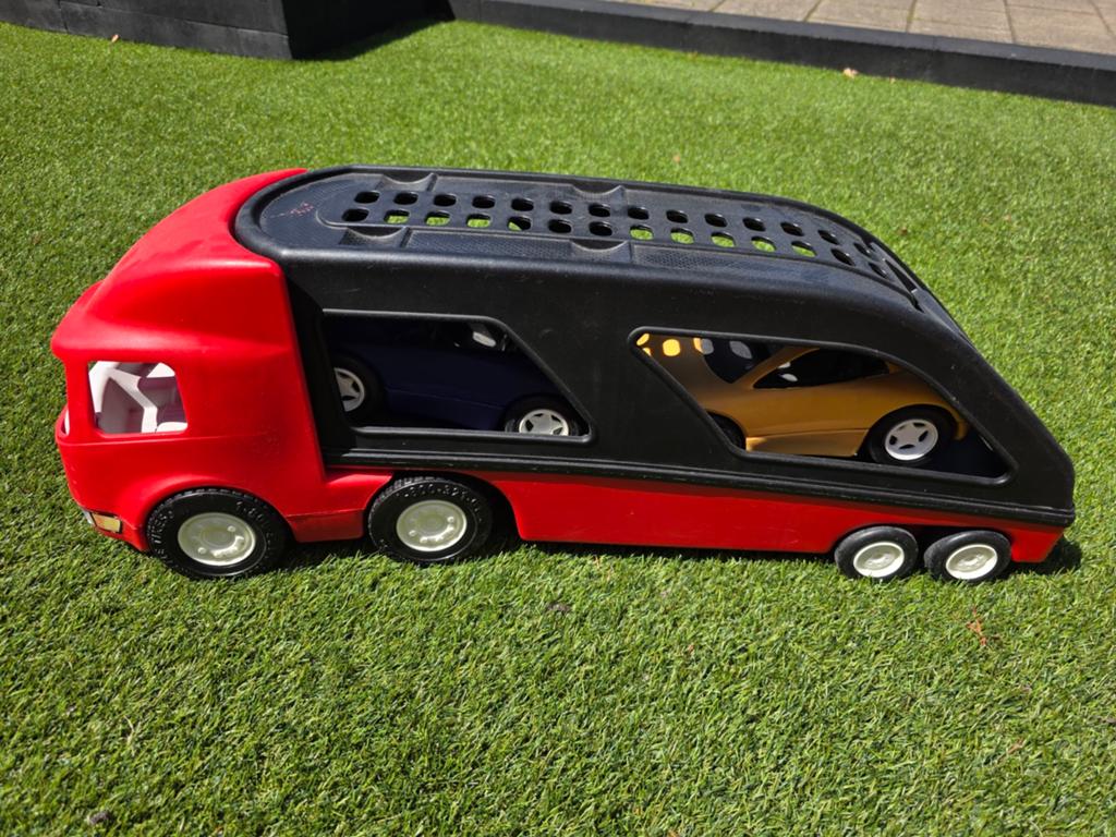 Grote speelgoed autotransporter met 2 auto's, Ophalen of Verzenden, Gebruikt