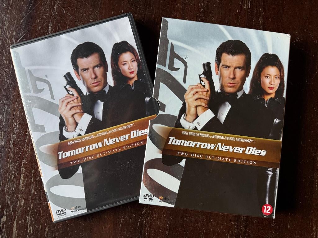 James Bond 007 Tomorrow Never Dies ( 2 DVD Box ), Cd's en Dvd's, Dvd's | Actie, Boxset, Actie, Ophalen of Verzenden, Zo goed als nieuw
