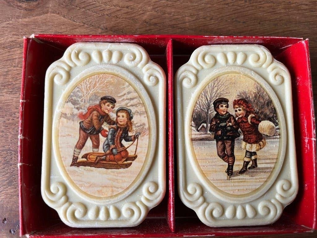 AVON zeep vintage winter scene  2 stuks ongebruikt 1970, Verzamelen, Ophalen of Verzenden, Nieuw, Overige typen, Gevuld