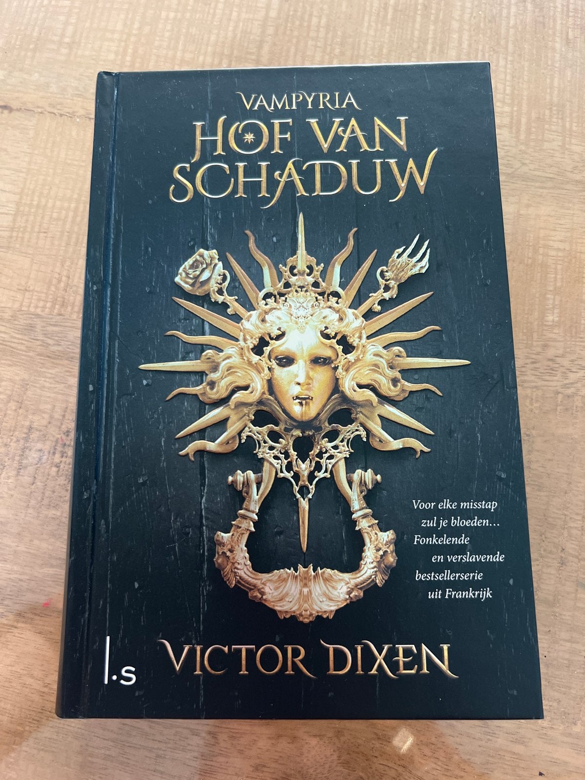 Vampyria: Hof van Schaduw - Victor Dixen (Ongelezen), Boeken, Ophalen of Verzenden, Zo goed als nieuw