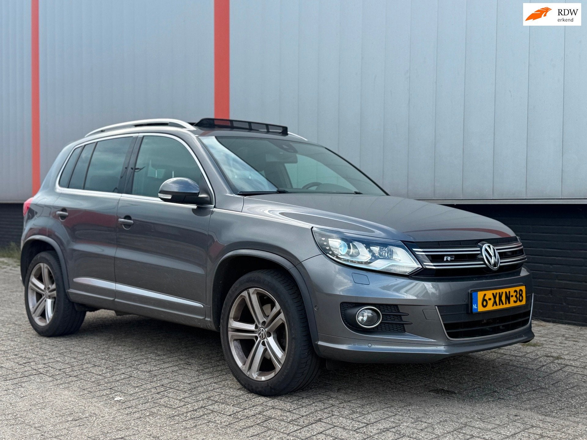 Volkswagen Tiguan 1.4 TSI R-Line NAP AUTOMAAT, Auto diversen, Automaat, Volkswagen, SUV of Terreinwagen, Zilver of Grijs