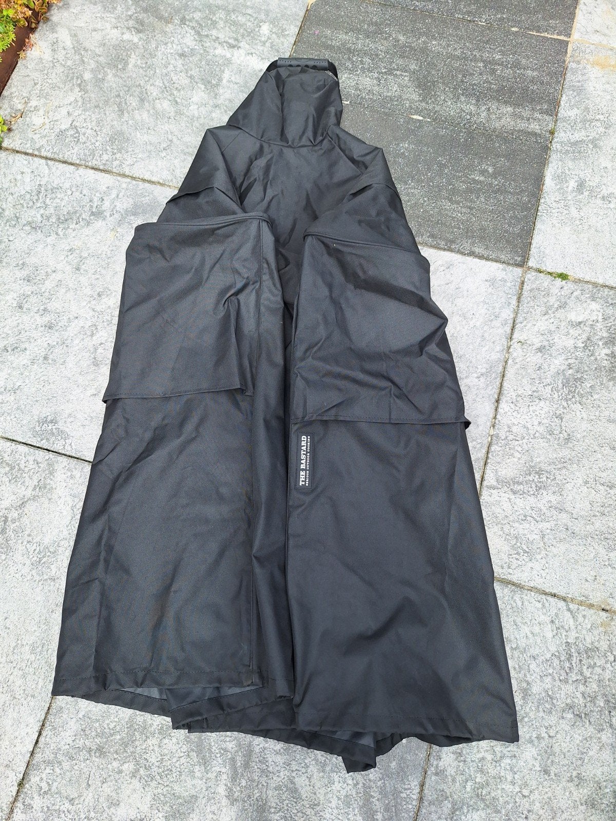 The Bastard Large raincover hoes barbecue L, Tuin en Terras, Ophalen of Verzenden, Zo goed als nieuw, The Bastard