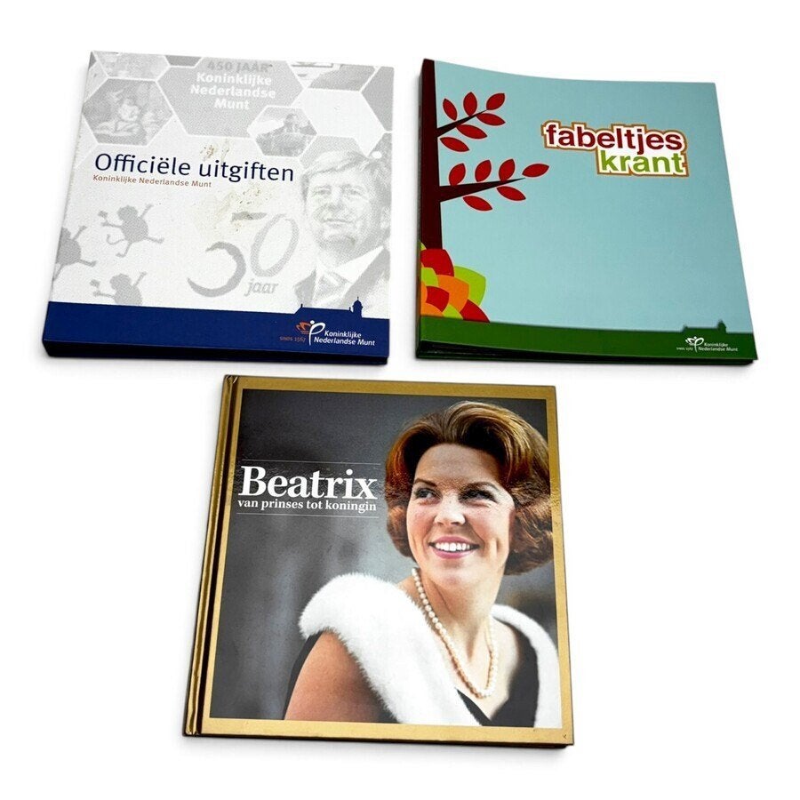 Lot mappen met enveloppen, postzegelmappen en muntjes, Ophalen of Verzenden, Nederland