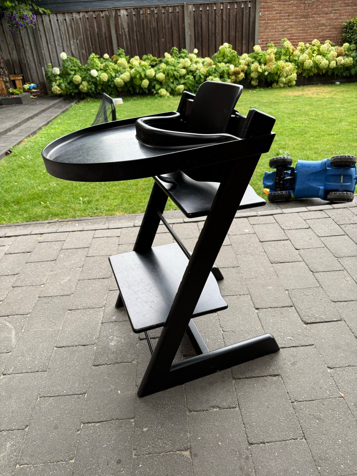 Stokke Tripp Trapp meegroeistoel met eetblad - Zwart, Kinderen en Baby's, Kinderstoelen, Ophalen, Gebruikt, Meegroeistoel, Afneembaar eetblad