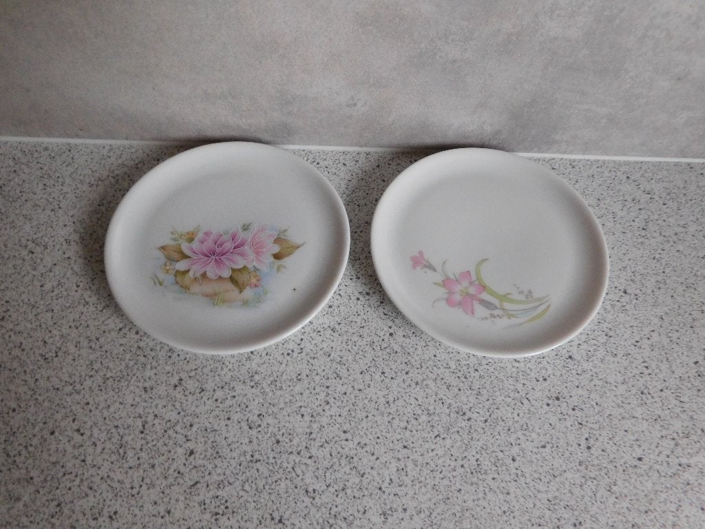 Bord 9 cm. Lotus en Roos, Overige merken, Ophalen of Verzenden, Zo goed als nieuw, Bord(en)