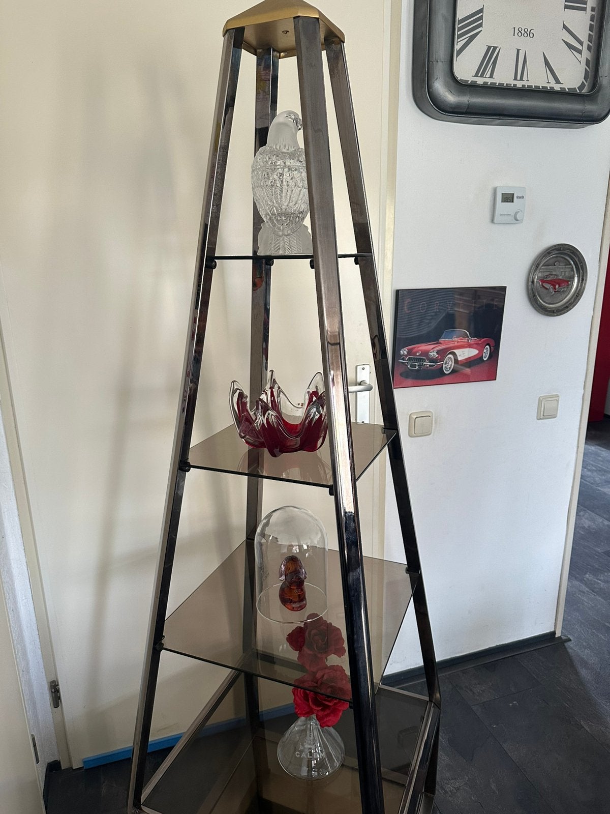 Mooie piramide vitrine kast, Ophalen, Zo goed als nieuw