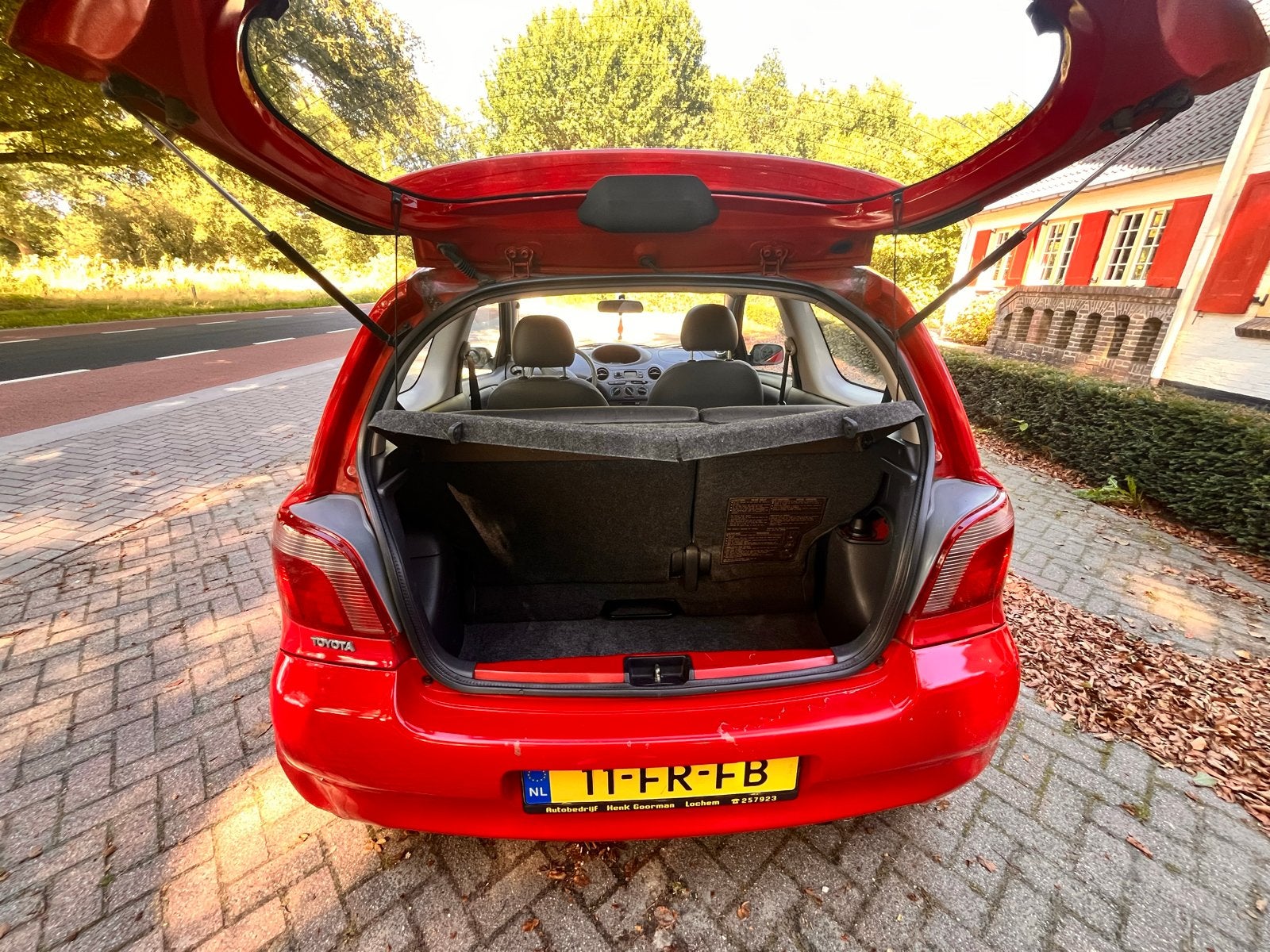 Foto 5 van Toyota Yaris 1.0 16V Vvti 3DR 2000 Rood