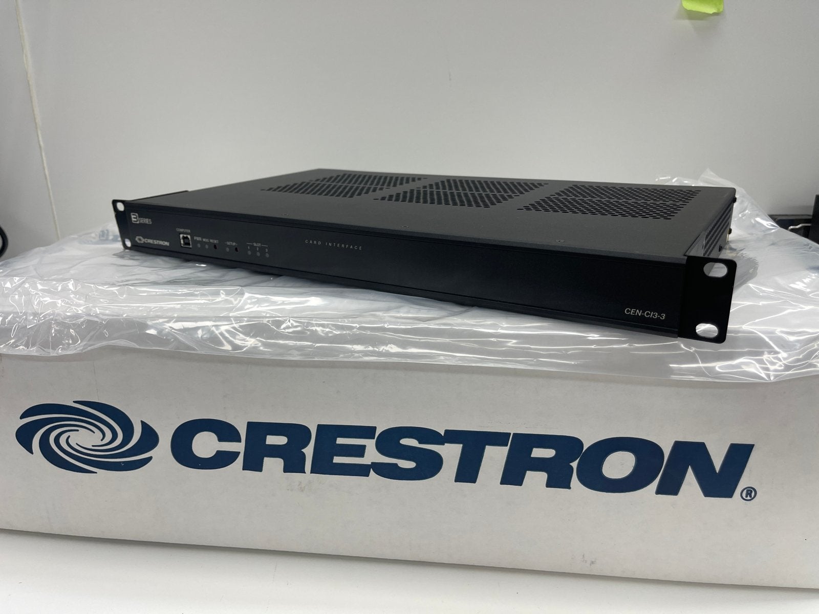 Crestron GEN-CI3-3 card frame - Nieuw in doos, Audio, Tv en Foto, Ophalen of Verzenden, Nieuw, Audio