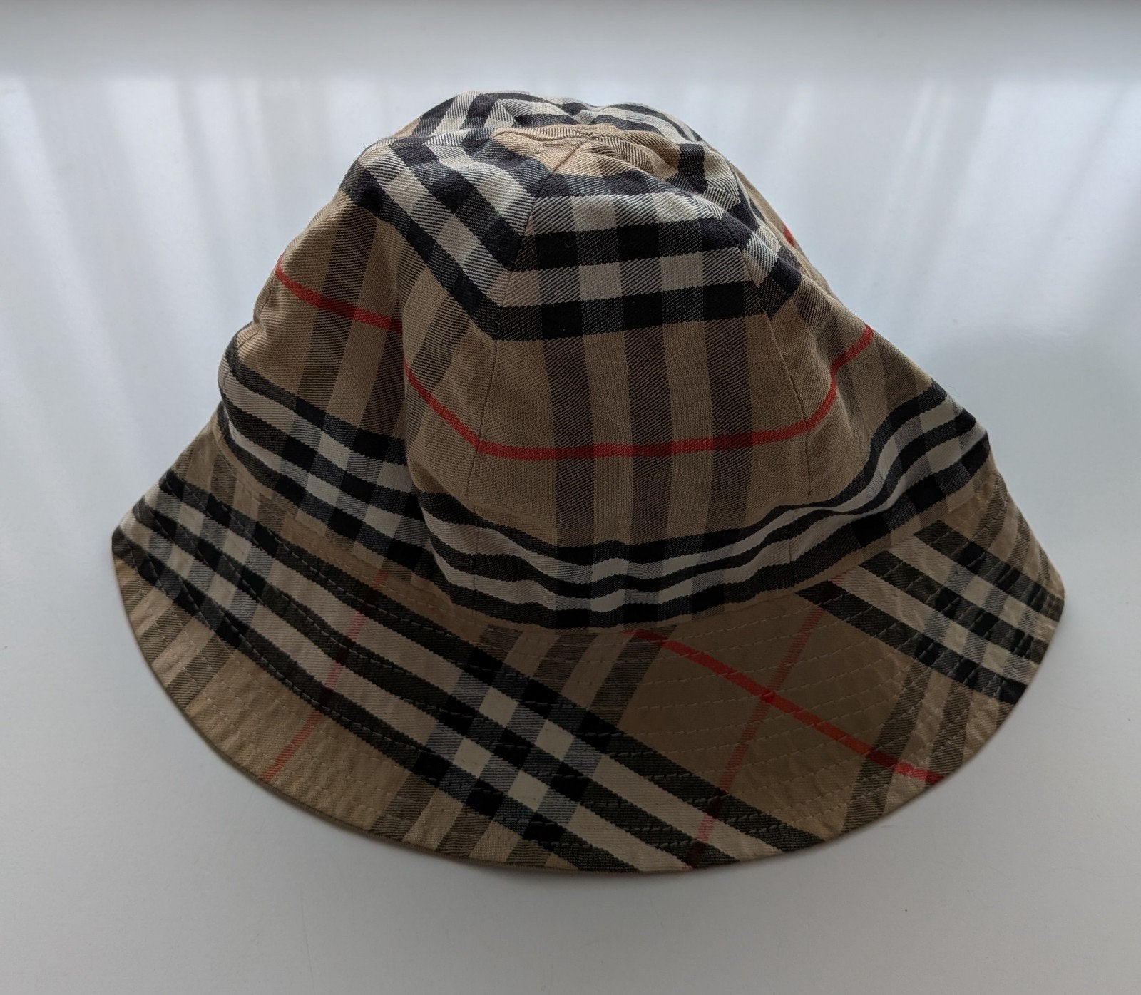 Burberry reversible Bucket dameshoed, Ophalen of Verzenden, Zo goed als nieuw, One size fits all