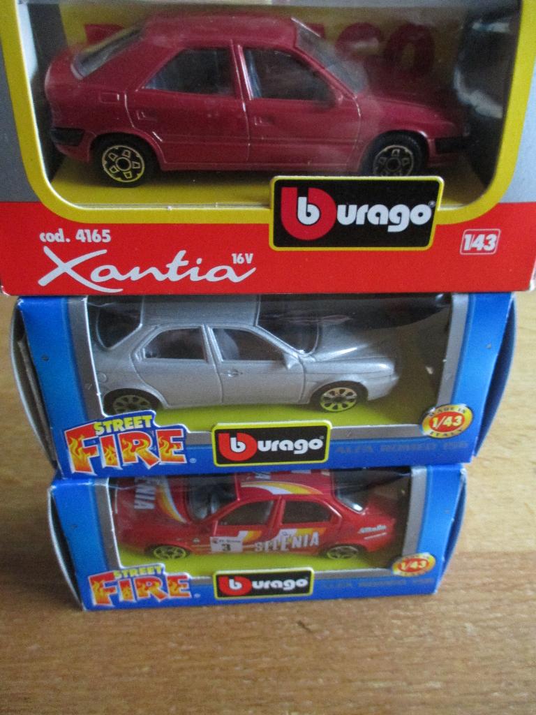 3 bBurago Modelauto's in doos., Ophalen of Verzenden, Zo goed als nieuw, Auto, Overige merken