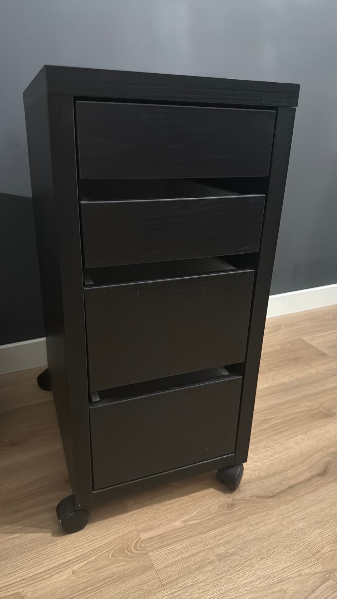 Ikea Micke, Ladeblok op wielen, bruin/zwart, 35x75 cm, Ophalen, Minder dan 50 cm, Zo goed als nieuw, 3 of 4 laden