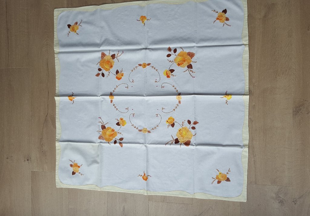 dekservet met applicatie 85x84, Met decoratie, Wit, Tafelkleed of Tafelzeil, Ophalen of Verzenden