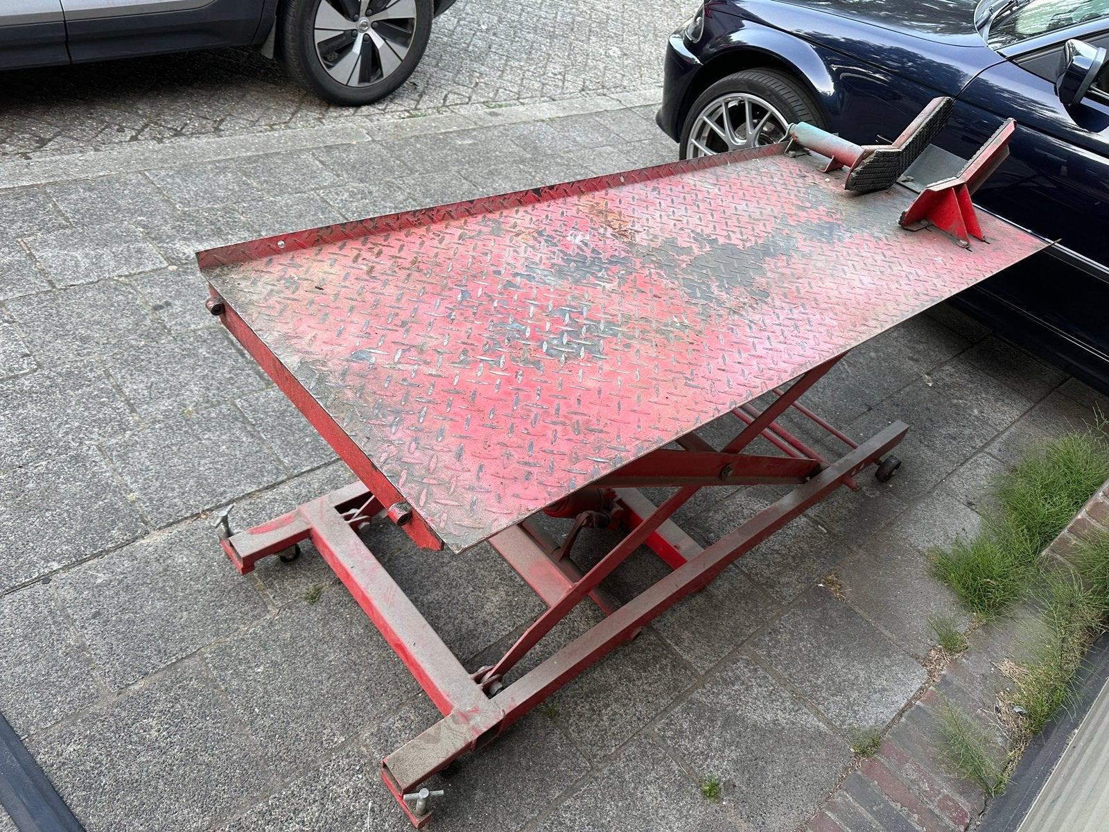 Robuuste motorfiets hefbrug - Ideaal voor onderhoud, Ophalen of Verzenden, Gebruikt, 70 tot 120 cm, Bankschroef