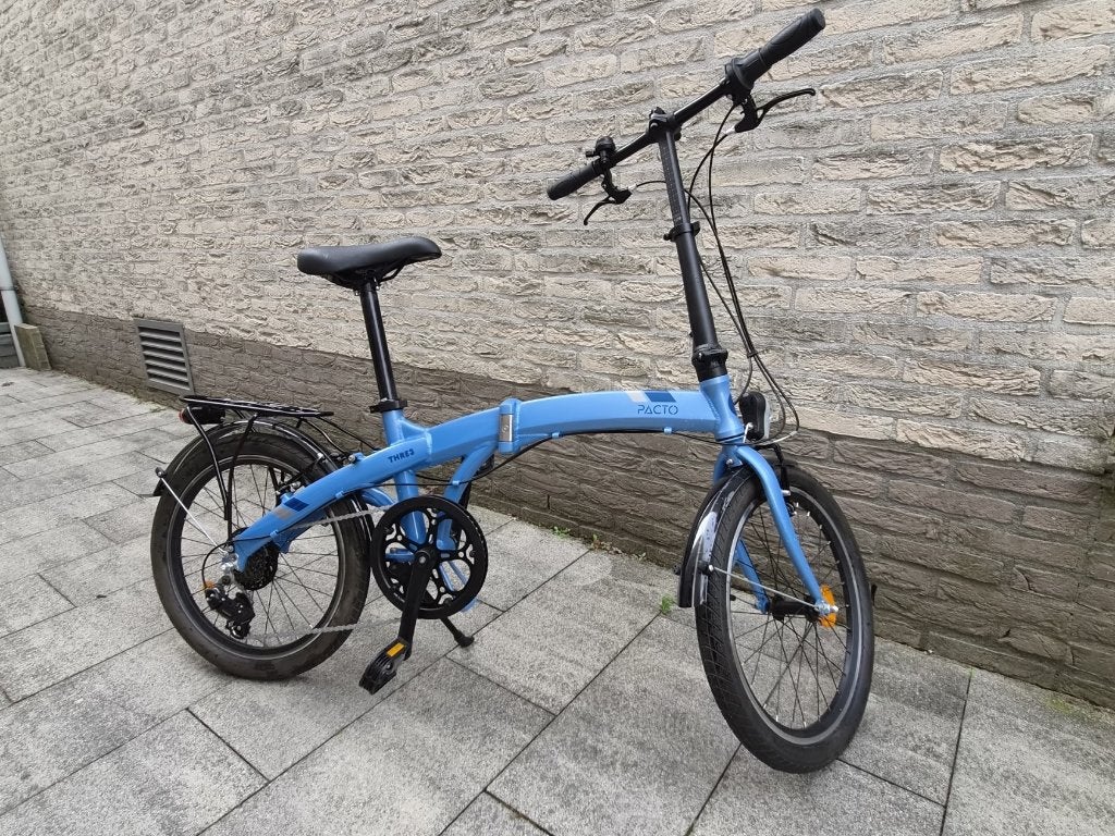 Pacto Three vouwfiets lichtblauw, Fietsen en Brommers, Fietsen | Vouwfietsen, 20 inch of meer, Velgrem, Versnellingen, Zo goed als nieuw