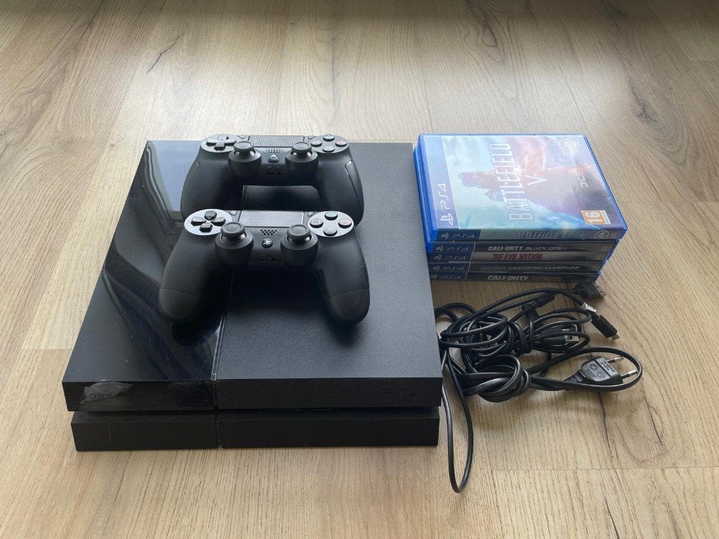 Playstation 4 console + 2 controllers en 5 games, Spelcomputers en Games, Spelcomputers | Sony PlayStation 4, Ophalen, Met 2 controllers