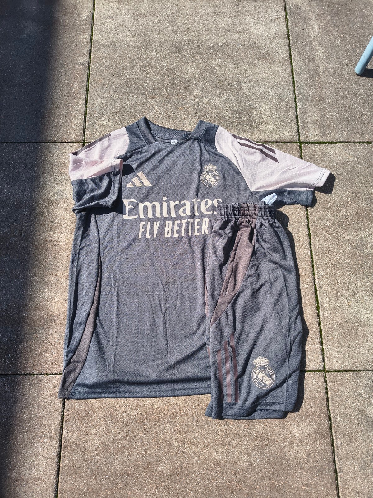 Meerdere trainingsset Maat L, Maat L, Ophalen of Verzenden, Nieuw, Shirt