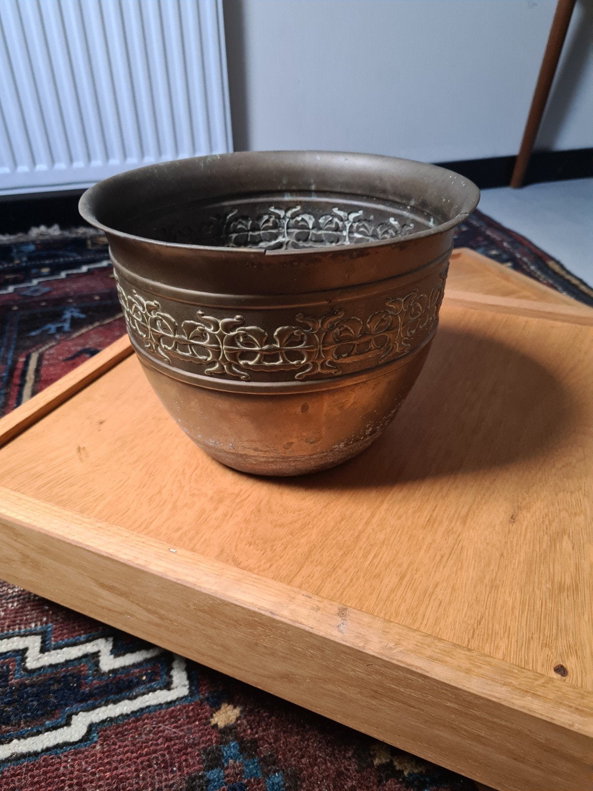 Antieke koperen art deco bloempot met reliëfdecoratie, Antiek en Kunst, Ophalen, Koper