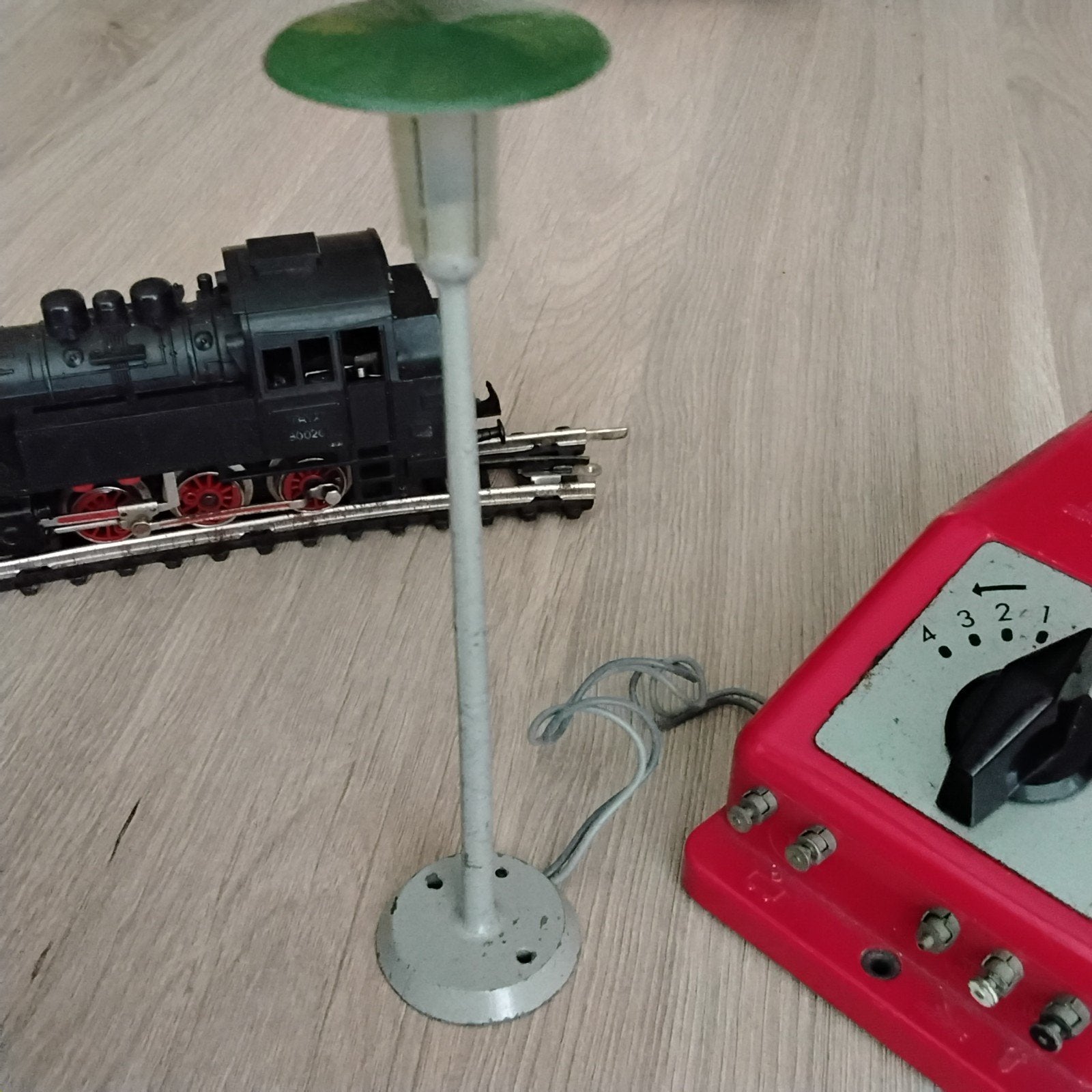 Trix Express Locomotief 80020, Transformator 529 en lantaarn, Gebruikt, Trix, Ophalen of Verzenden, Analoog