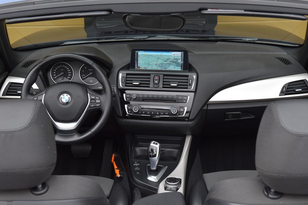BMW 2 Serie Cabrio 228i Sport Line * Sportstoelen * Navigati, Auto's, BMW, Automaat, Gebruikt, 4 cilinders, Leder en Stof