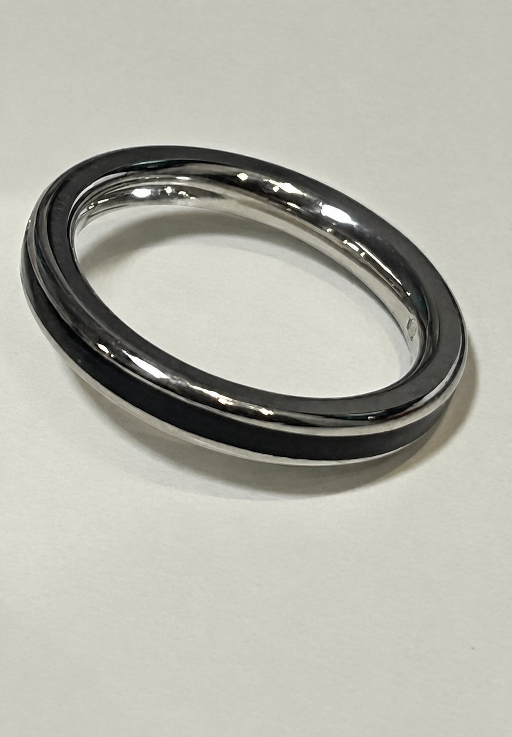 BRON ring massief 14kt goud rondom ingelegd onyx emaille, Ophalen of Verzenden, Dame, Goud, Kleiner dan 17