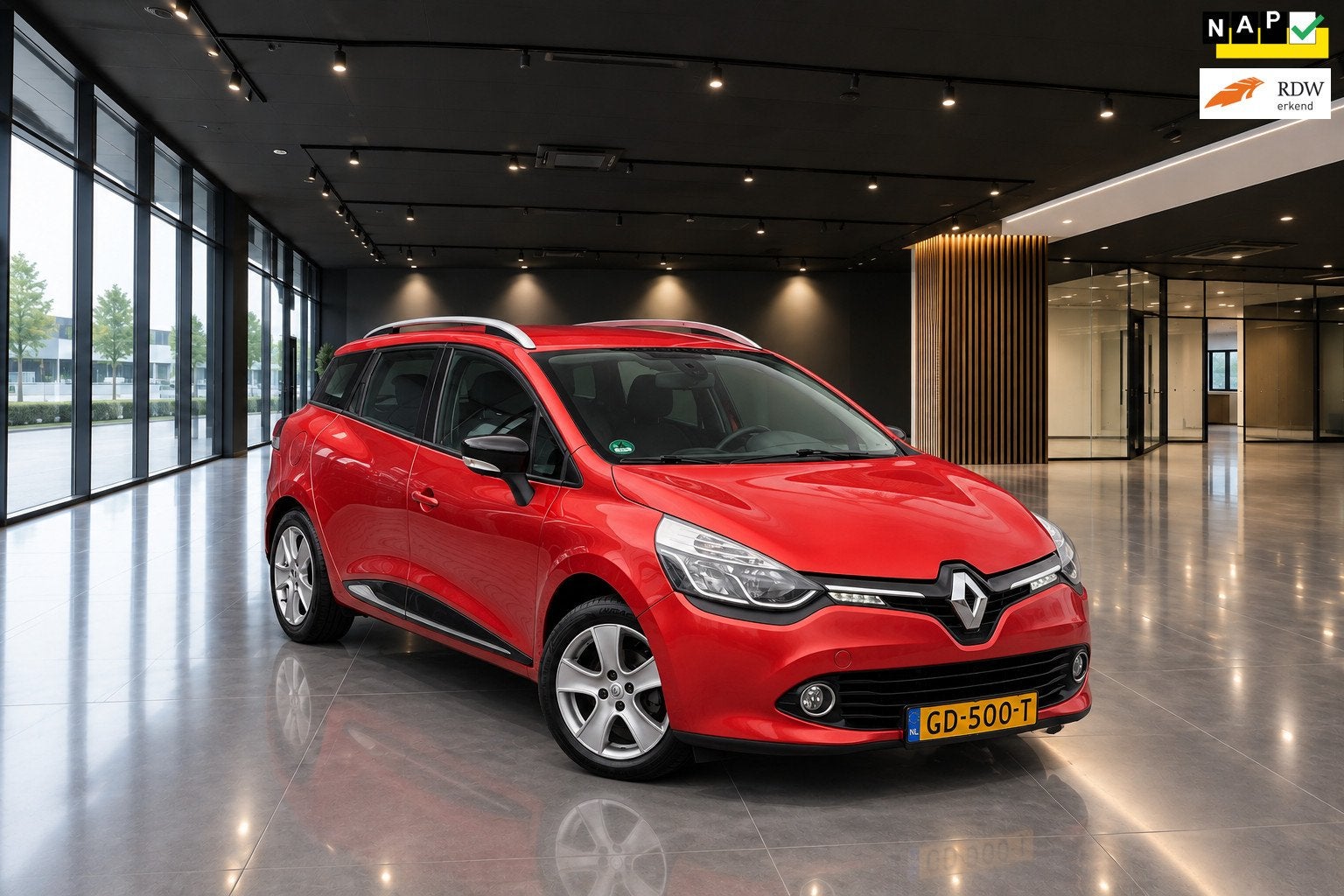 Renault Clio Estate 0.9 TCE EXPRESSION NAVI TREKHAAK, Voorwielaandrijving, Stof, Origineel Nederlands, Handgeschakeld