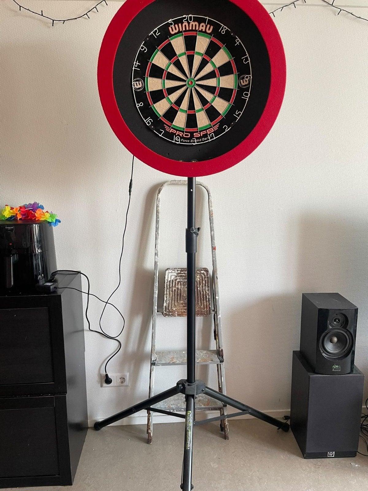 Winmau dartbord met statief, rand en LED verlichting, Ophalen, Dartbord