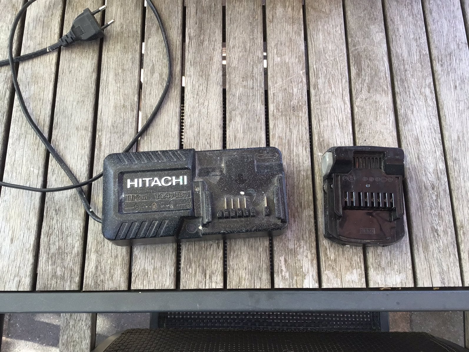 Acculader met accu Hitachi, Ophalen