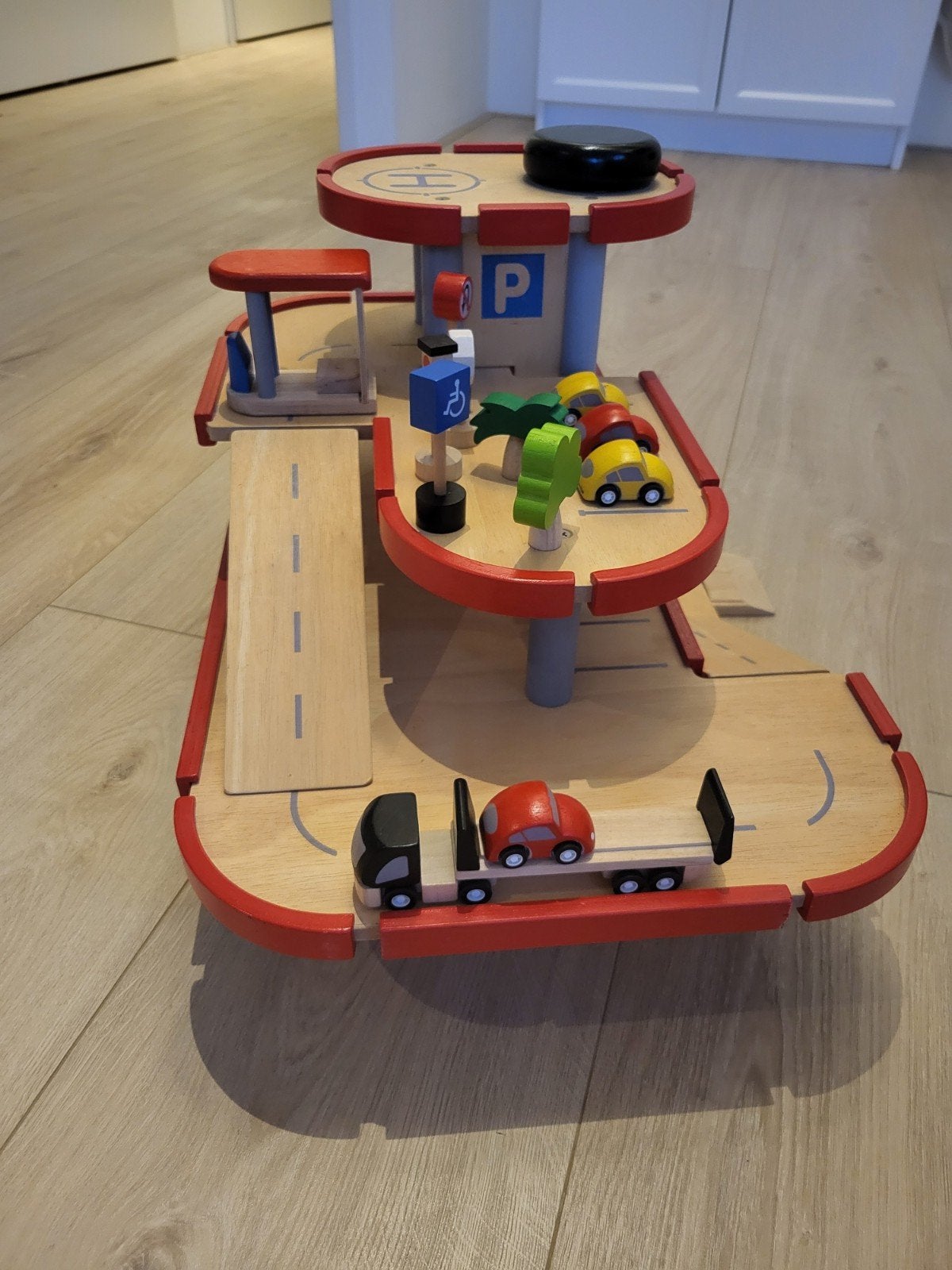 Houten garage met baan!, Ophalen, Zo goed als nieuw